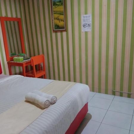 Hotel Krui Syariah Bagian luar foto