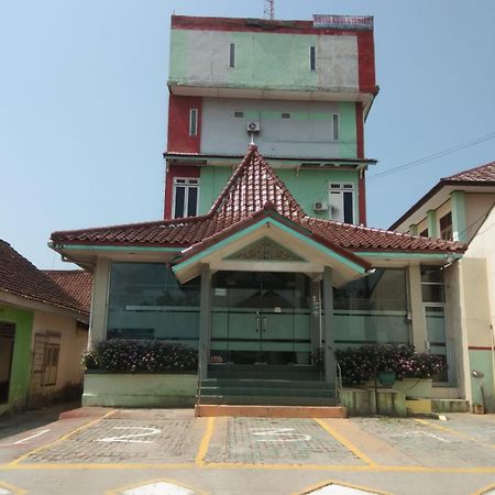Hotel Krui Syariah Bagian luar foto