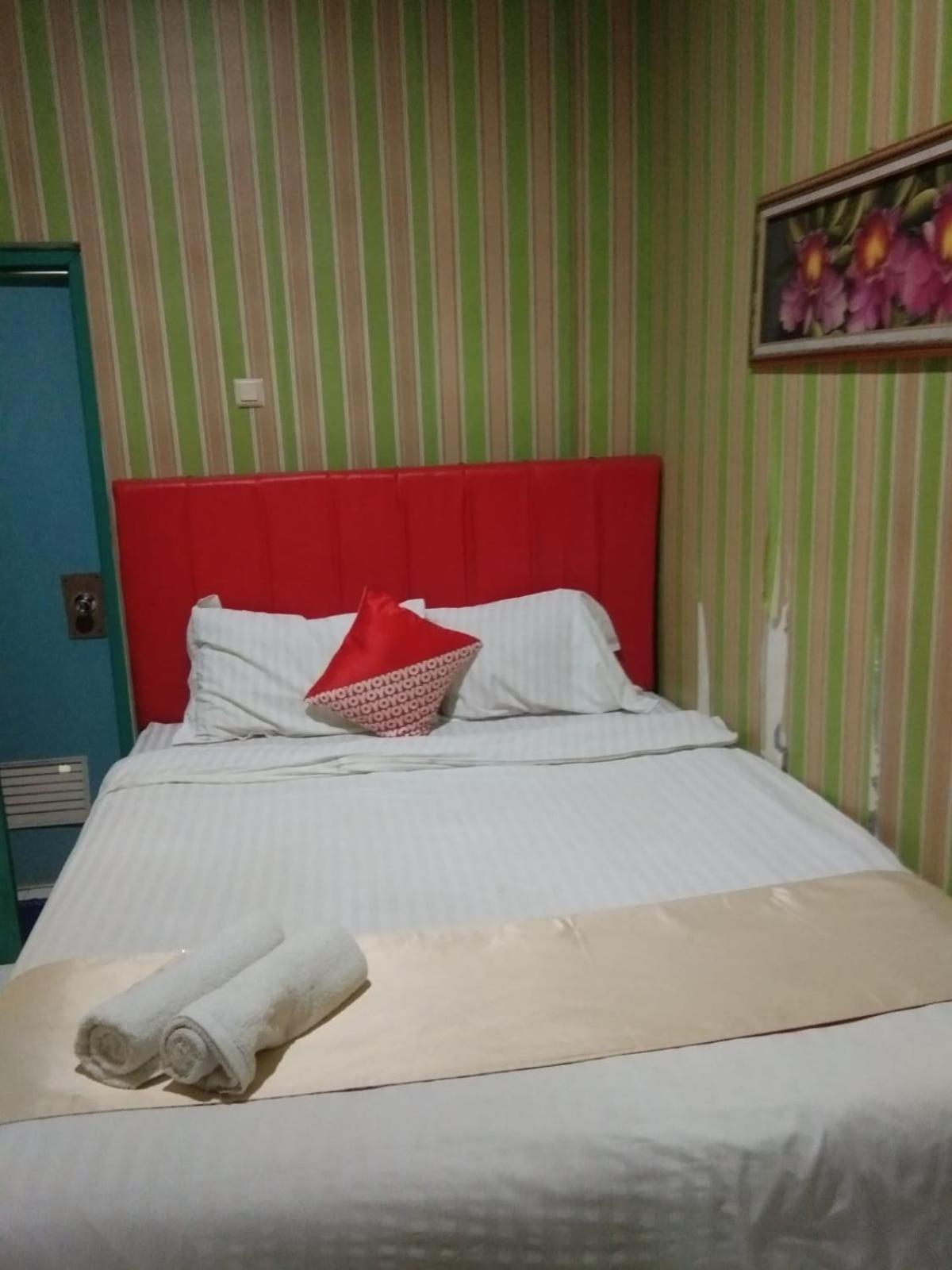 Hotel Krui Syariah Bagian luar foto