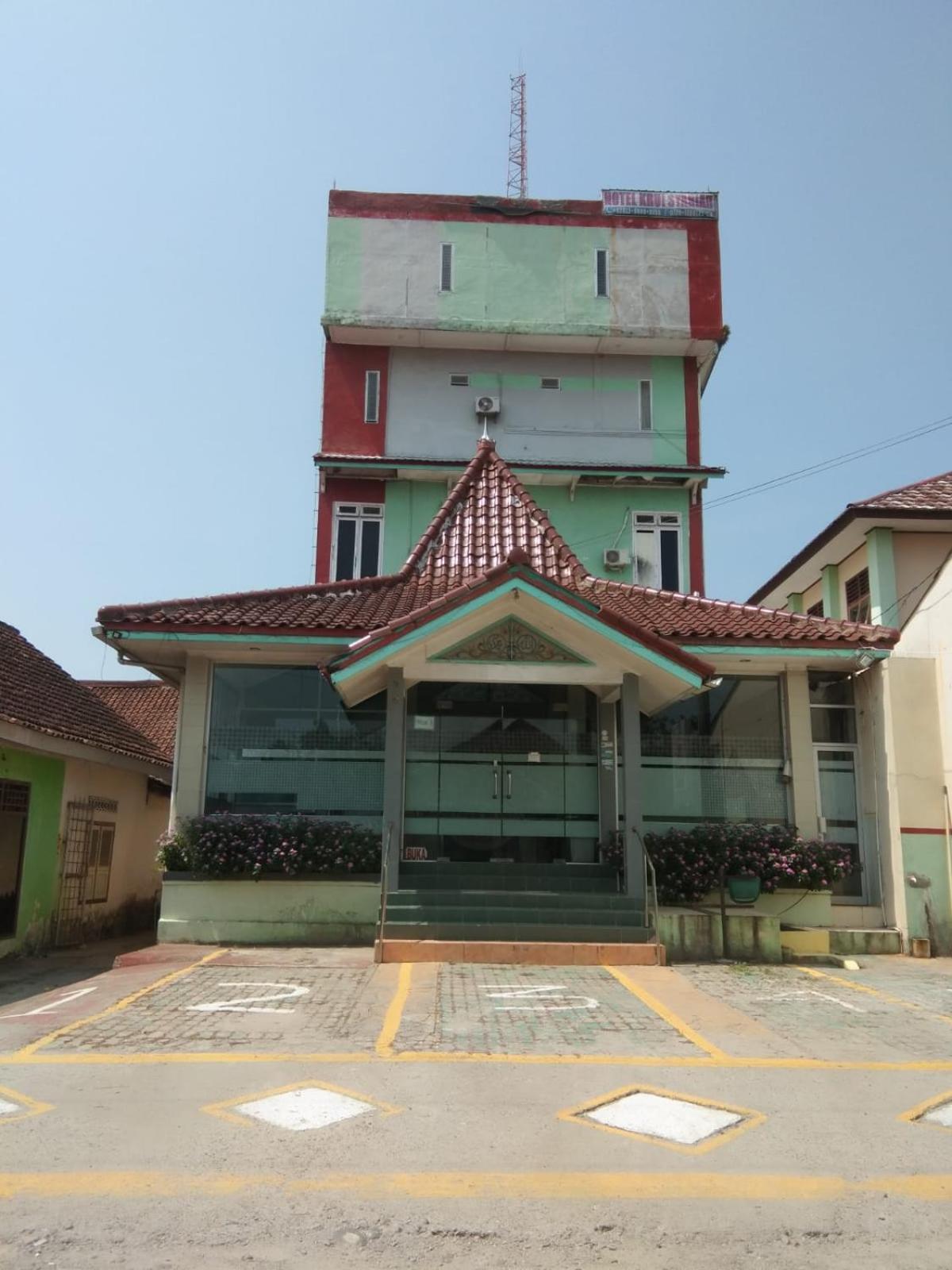 Hotel Krui Syariah Bagian luar foto